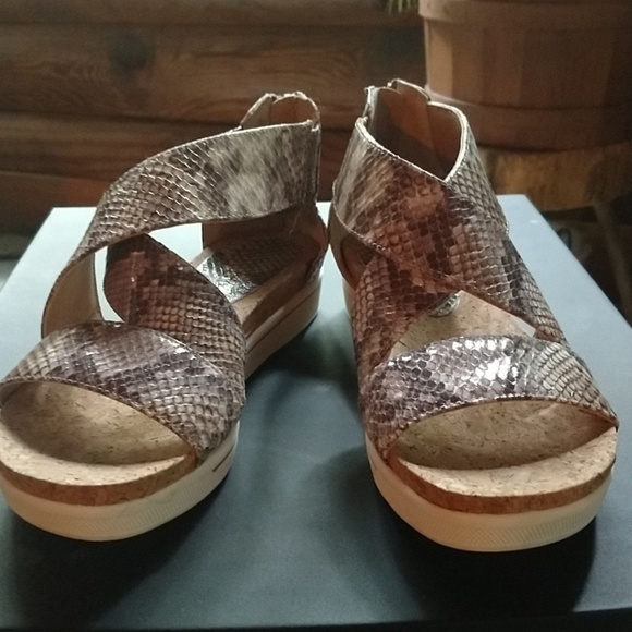 Sandals - Picture 2 of 4